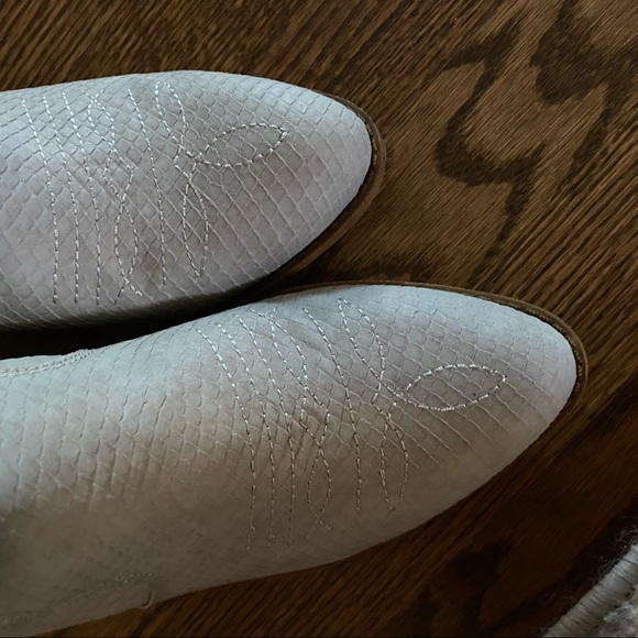 Dirty Laundry Bootie - Picture 7 of 7